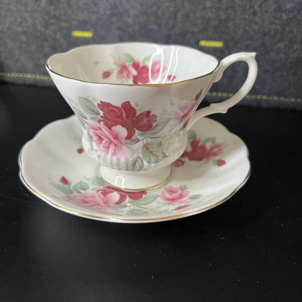 Royal Albert Bone China Pink Roses Chelsea Shape Footed Tea Cup Saucer Gold Trim